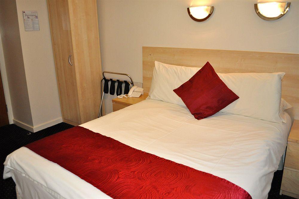 Waterfront Hotel Brighouse Bagian luar foto
