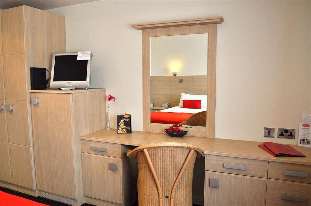 Waterfront Hotel Brighouse Bagian luar foto