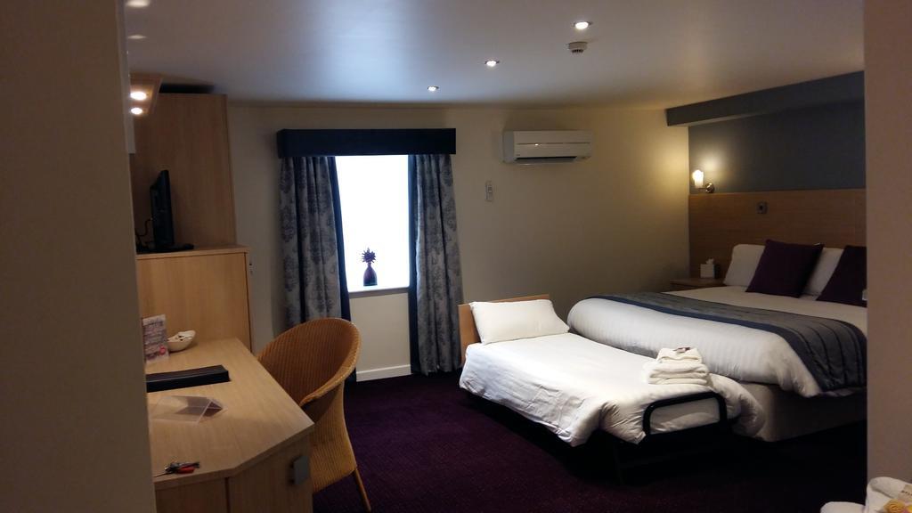 Waterfront Hotel Brighouse Bagian luar foto
