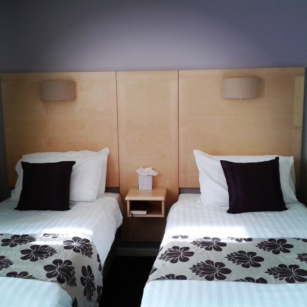 Waterfront Hotel Brighouse Bagian luar foto