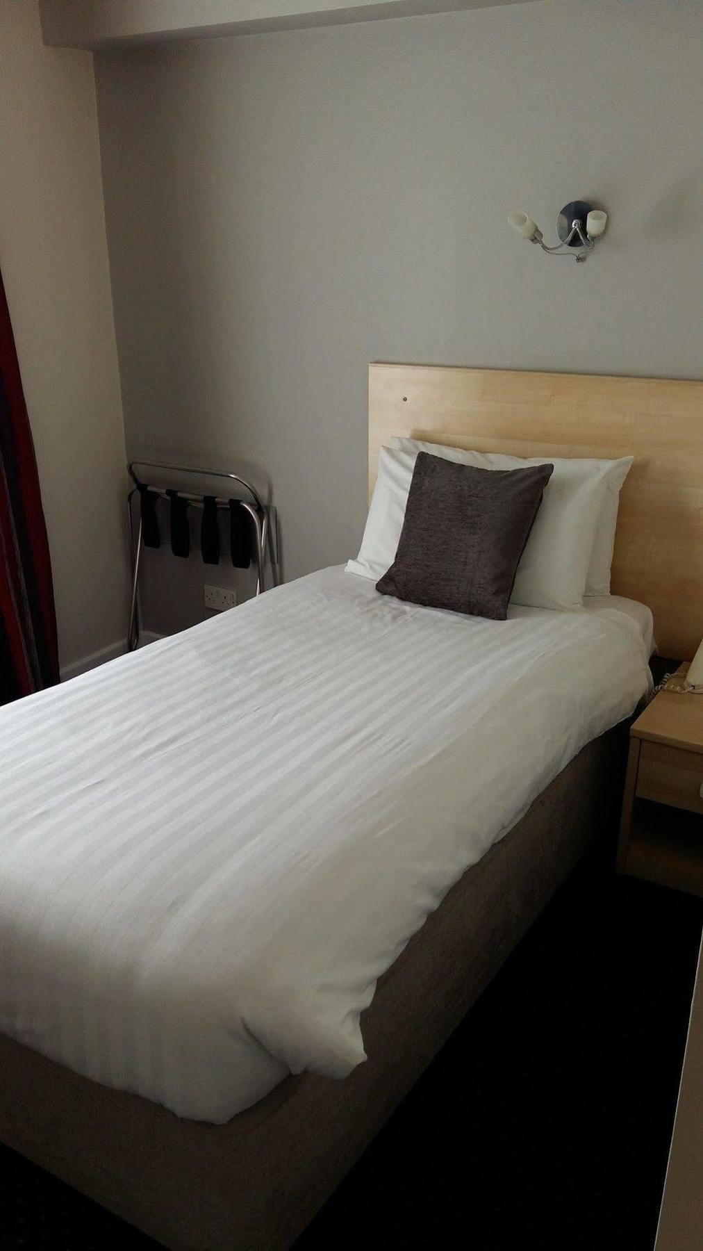 Waterfront Hotel Brighouse Bagian luar foto