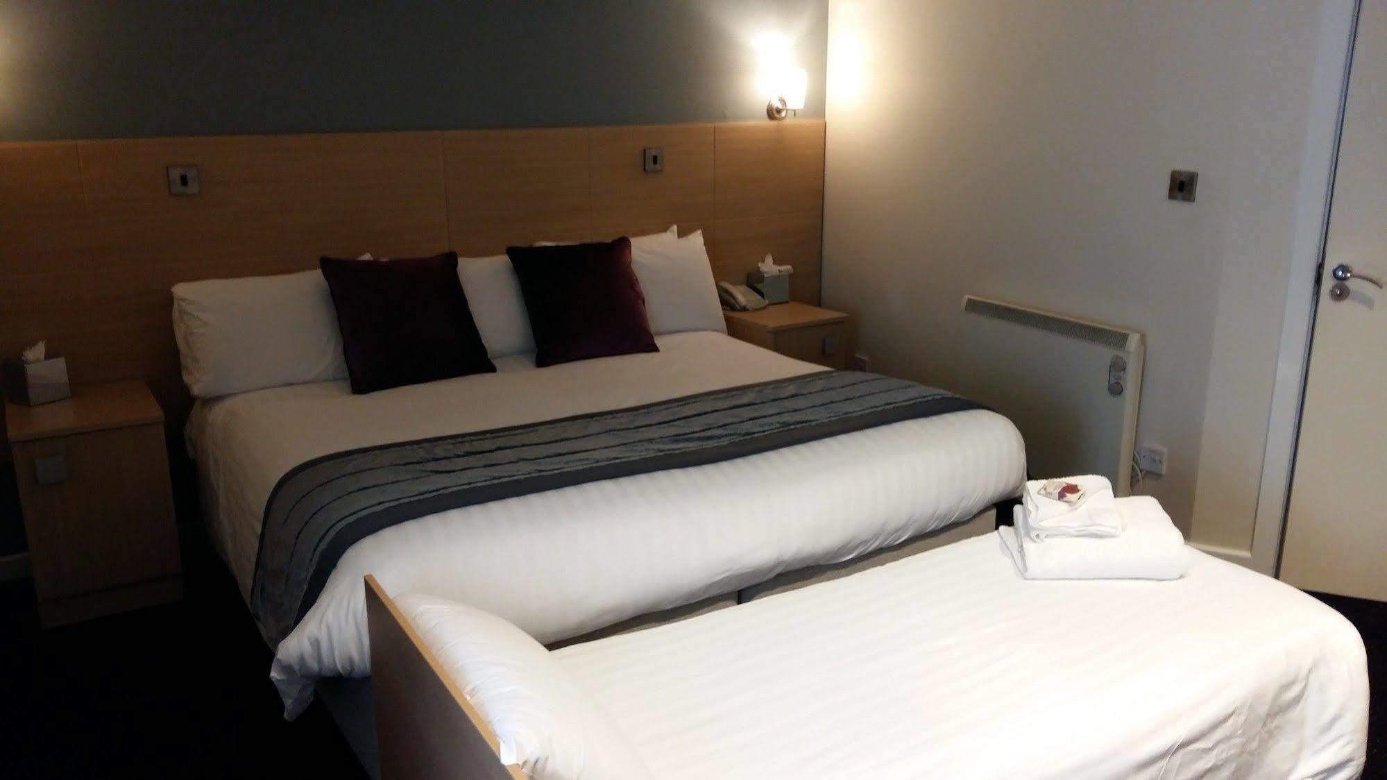 Waterfront Hotel Brighouse Bagian luar foto