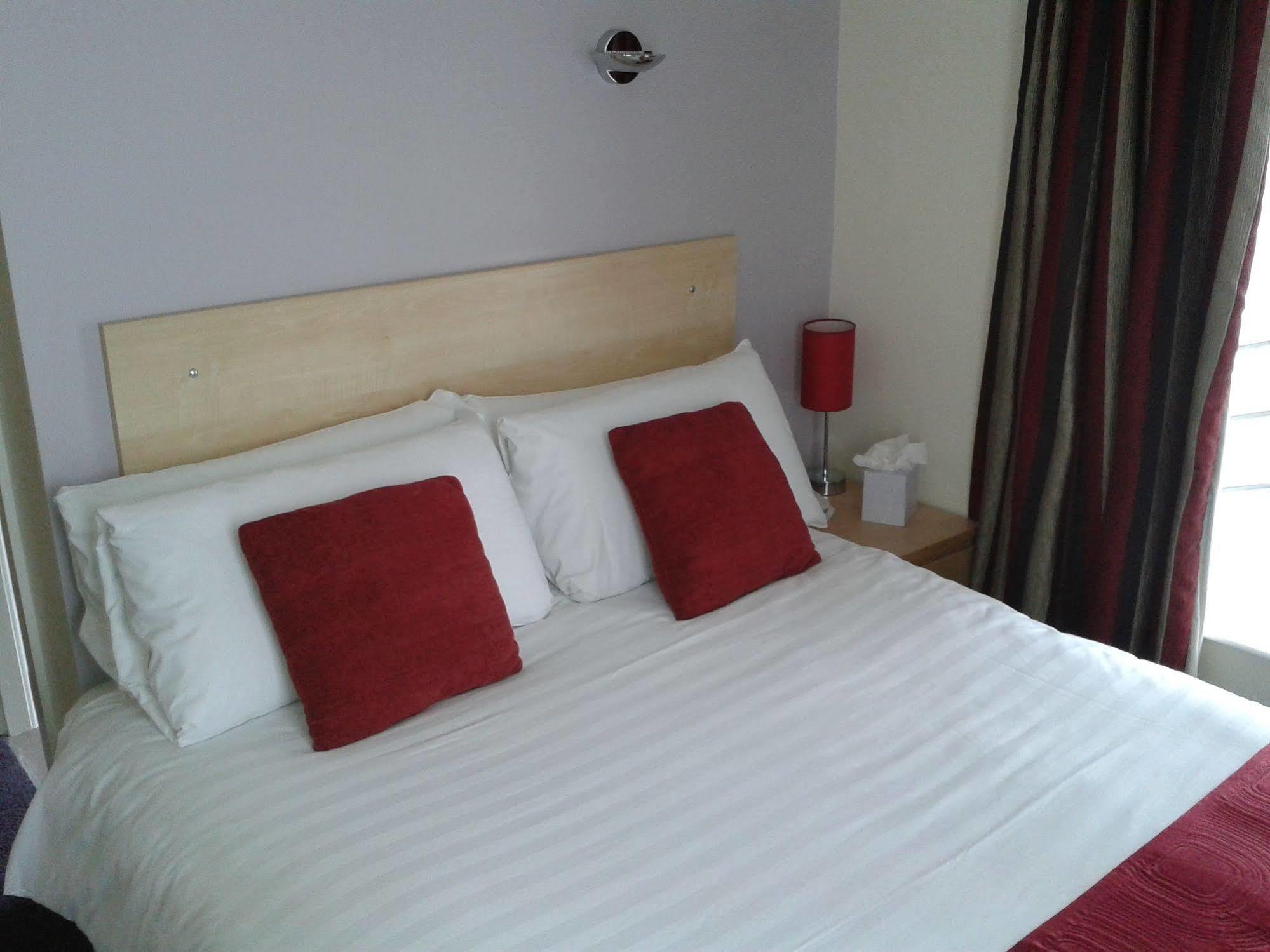 Waterfront Hotel Brighouse Bagian luar foto