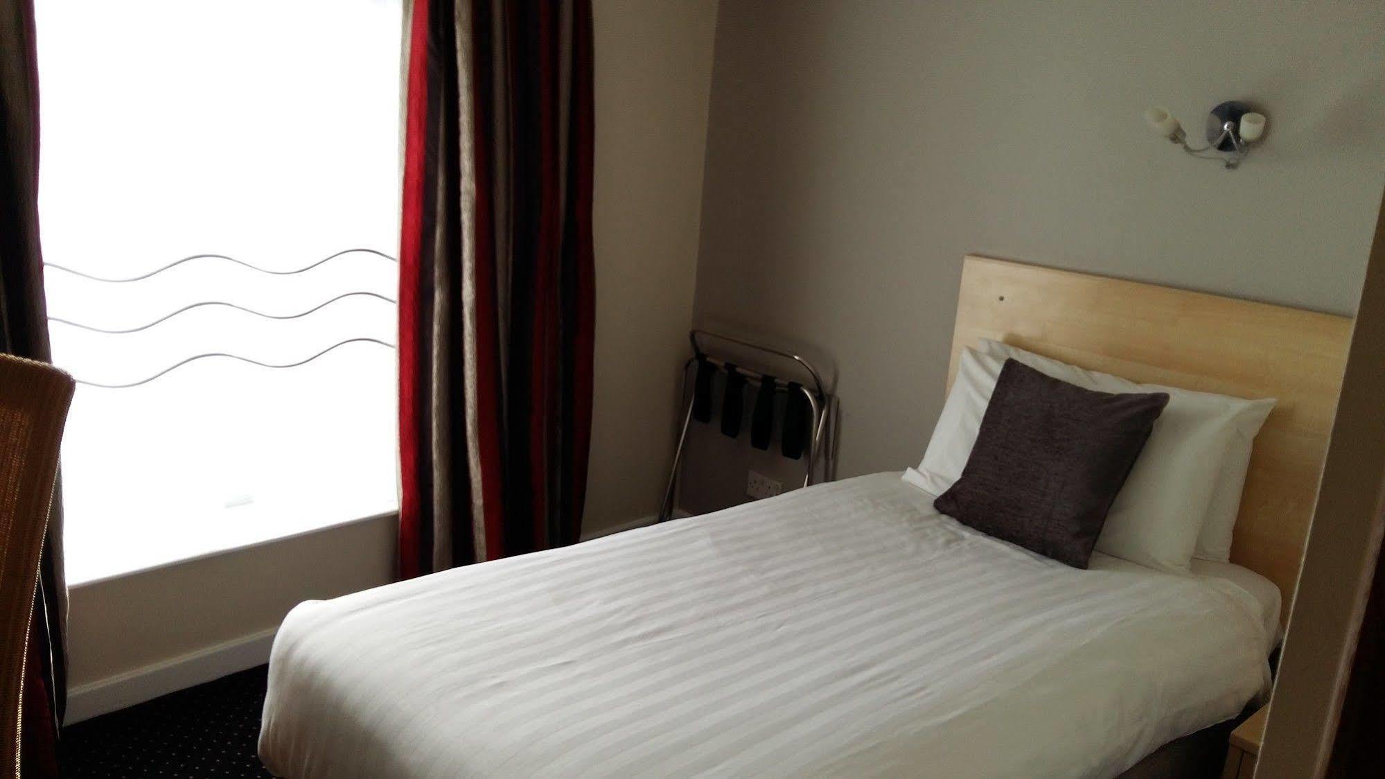 Waterfront Hotel Brighouse Bagian luar foto