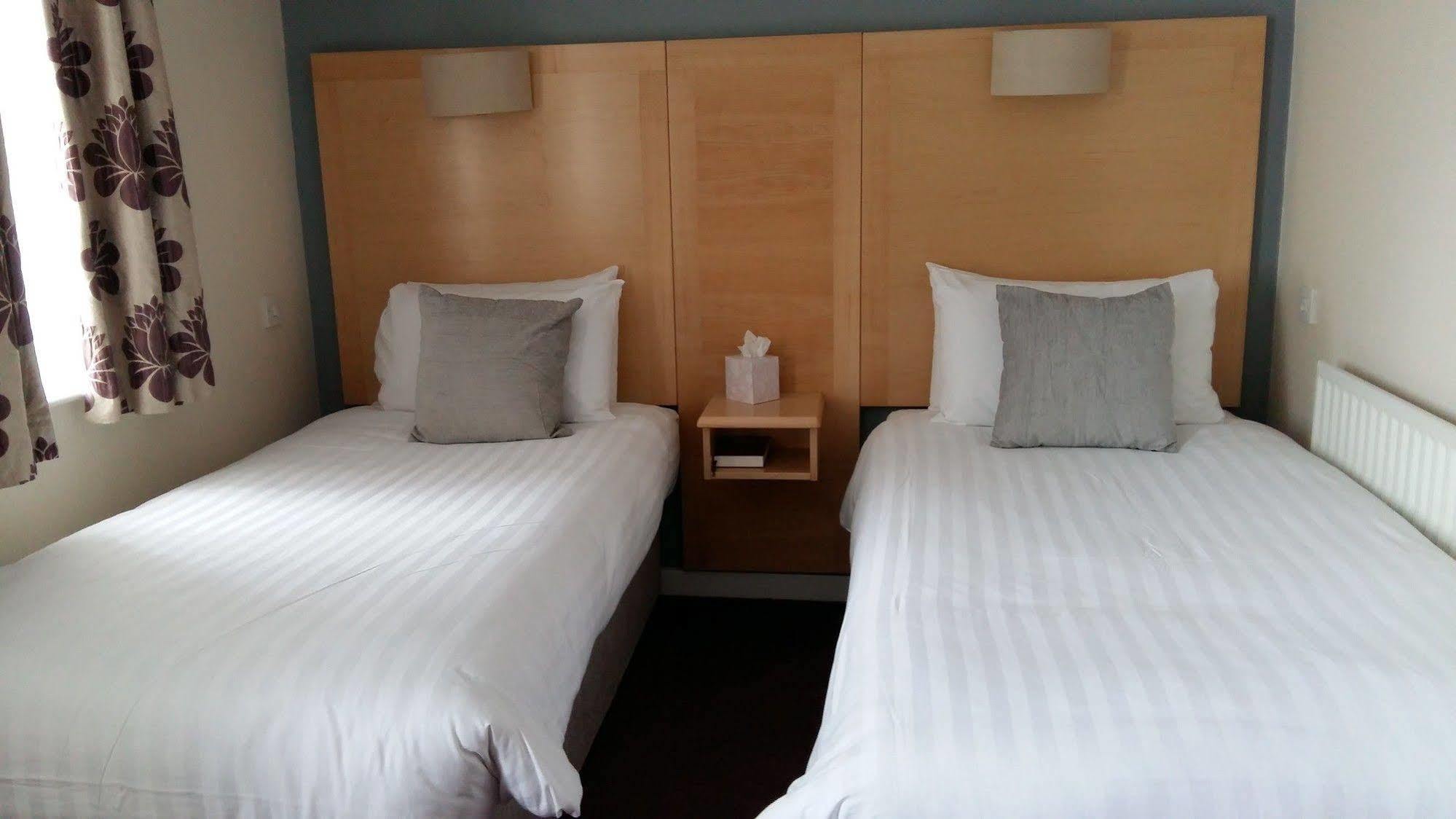 Waterfront Hotel Brighouse Bagian luar foto