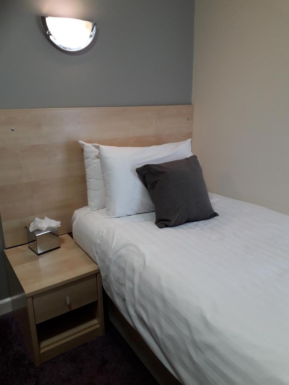 Waterfront Hotel Brighouse Bagian luar foto